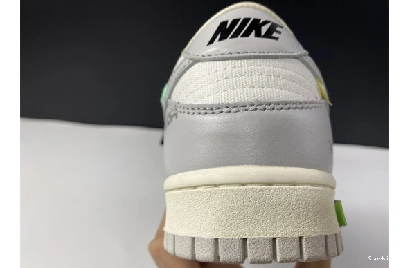 DM1602-114 4 Dunk Nike Low O-W Lot 0721